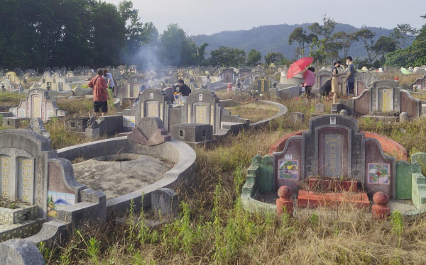  文丁中华义山管委会为了应对坟地饱和的处境，向州政府 申请新坟场地段 ，解决往生者落叶归根的问题。
