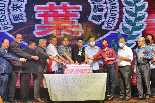 “23岁生日快乐！”众嘉宾齐为马来西亚南阳叶氏宗亲总会庆生。