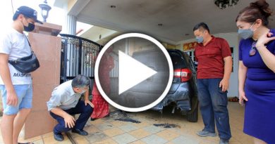 ◤PART 1◢好沙胆！ 阿窿纵火追债还留电话 华裔住家惨被烧毁新车