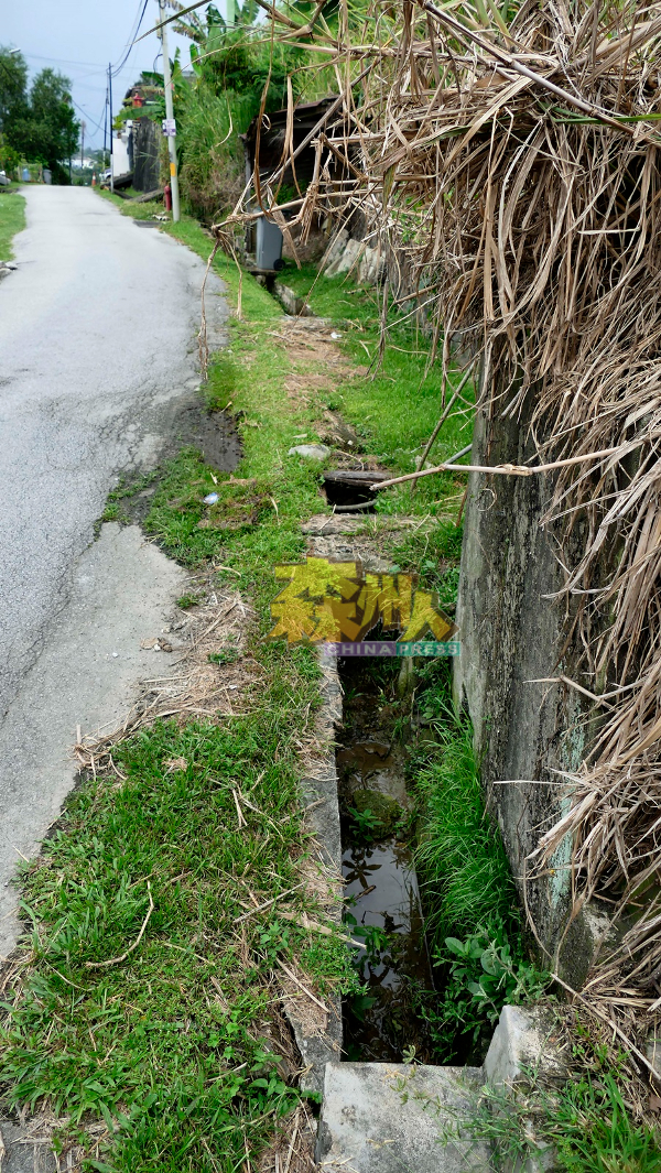 一些新村内的民生问题，如排水系统问题仍有待解决。