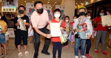 叶耀荣吁家长灌输正确意识 让孩子培养爱国之心