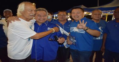 三代师徒同访夜市拉票 各年龄选民滋味大不同