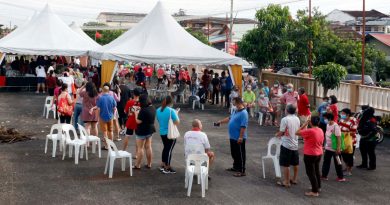 万茂区农场价市集反应热 民众7.15am排队等9am开摊