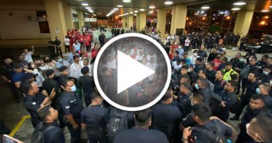 支持者被拒入场引骚动 联邦后备队到计票中心镇守