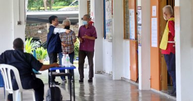 3投票中心提早关门 民众不知情摸门钉