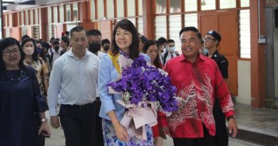 振中开学首日 迎来欧阳满妹校长荣休