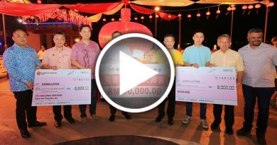 陆兆福捎新年大礼 天师宫获5万“红包”