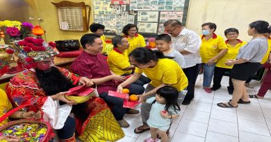 马口德教会办新春团拜 下雨无阻民众参与兴致