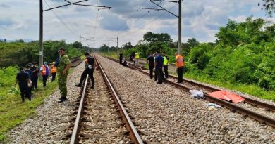 疑寻死闯入轨道 男子遭火车撞毙