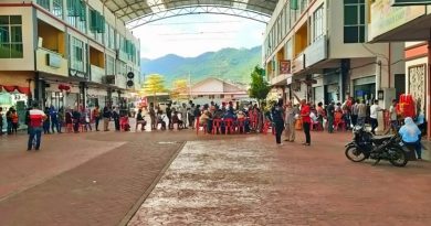 涌往更新关爱援金资料 仁保税收局大排长龙