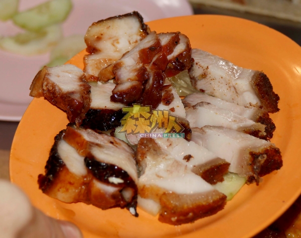 叉烧与烧肉是很多华裔钟爱的美食，惟售价也因猪肉价飙涨，而受到牵连起价。