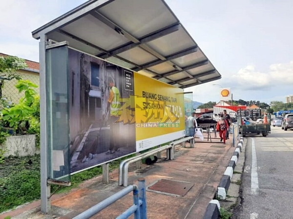 芙蓉市政局在落实“巴士站广告私营化”措施，亦欢迎非政府组织或官联机构善用巴士站，装置各种有利于提升公民意识的宣导看板。