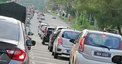 【森州人头条】培小前红绿灯失灵 敦依斯迈医生路大塞车