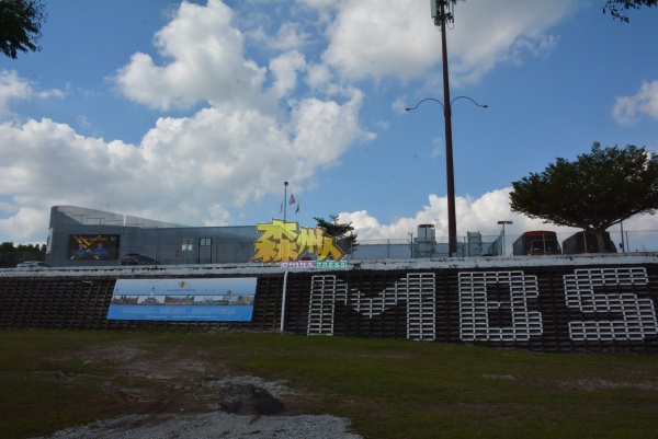 林佑星建议市政局把市政局外的挡土墙装设3D影像广告墙，并出租给有3D影像公共广告营运商。