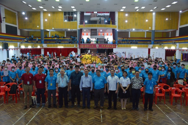 芙蓉中华中学承办的“第16届马来西亚华文独中科学营”画上美丽句点，参与的各州独中生带着欢乐的心情出席闭幕礼。