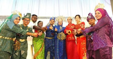 参与“昌明大马”婚礼 5对夫妇展现各族特色