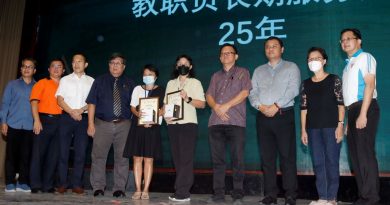 芙中庆教师节 53教职员获长期服务奖