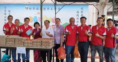 新华义卖会反应热 筹款目标破3万