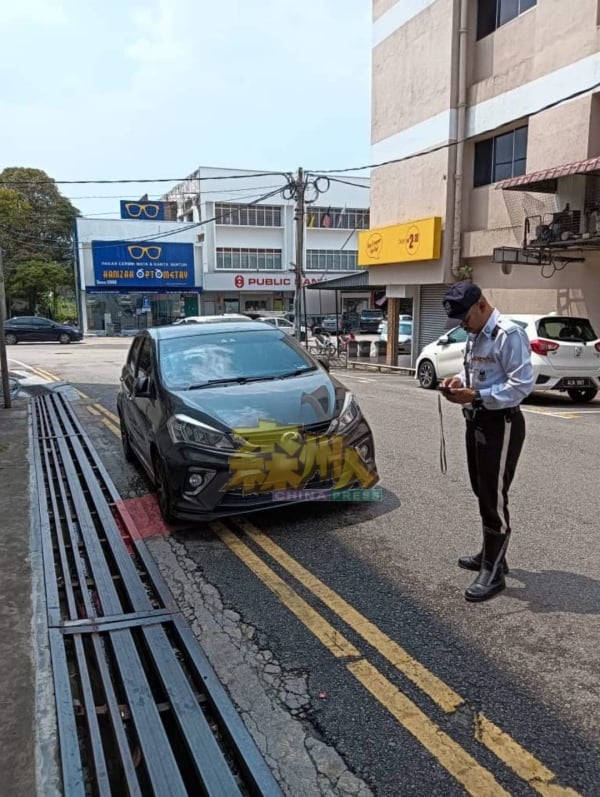 黄线泊车，捉！