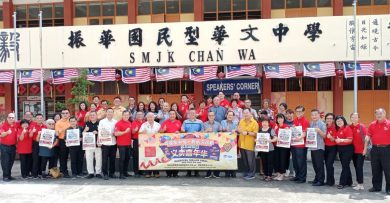 华团组织来相助 力挺振中义卖会
