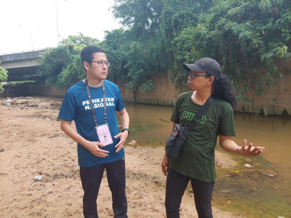 李文轩（左）透露，拉杭选民的投诉大多是针对水灾的问题。