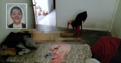 杂饭摊迟迟未开 老板被发现暴毙家中   　