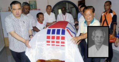 元老蓝康逝世 行动党为灵柩盖党旗致敬