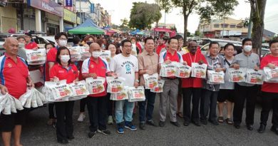 谢琪清派送免费米线 600包15分钟被扫完