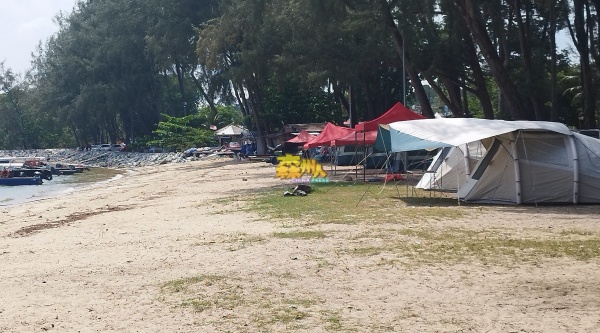 波德申市议会颁布禁止沙滩露营的禁令，主要因为收到太多投诉，指沙滩上民众为了露营搭建的帐篷，妨碍游客从沙滩走向海边。