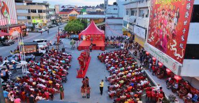 森华联团拜走出户外 吸引民众踊跃捧场