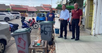 垃圾桶移至店前 商家投诉影响市容卫生