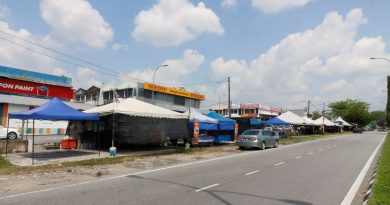 逾40年路边摊接拆迁令 小贩拒搬冀原地作业