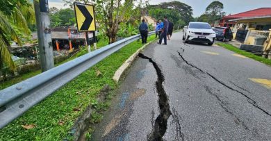 雨后爆发路陷龟裂 山坡下民宅忧崩塌遭活埋