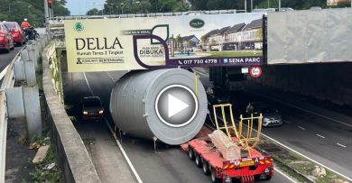 运载巨型储存箱 罗厘卡天桥底下大塞车