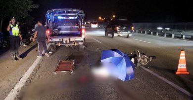 摩哆失控撞拖车罗厘 骑士头重创当场惨死
