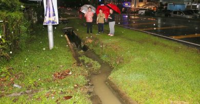 1句钟豪雨下不停 小甘密新村遭受水劫