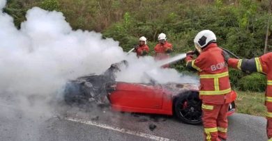 行驶中失火 跑车100%烧毁