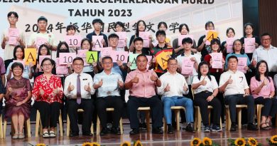 胡国钦：明年奖励全A+考生 振中状元免费游香港