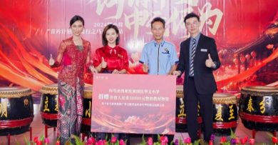 斑小将“青衿计划”公益行 汝来国民华小获5万人民币教材物资