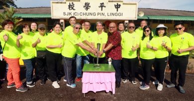 宁宜中平火炬行意义深远 步行1.5公里缅怀先人创校历程