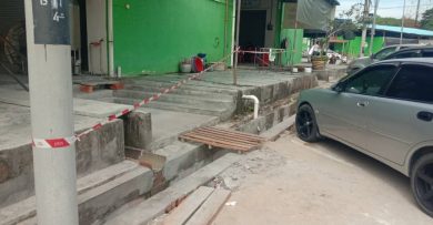 马口小贩中心施工期 出意外 男子失足踩沟 脚部重伤