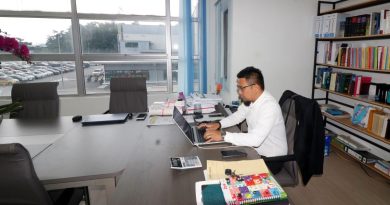 芙市局旁开律师楼 李凯业兼顾业务