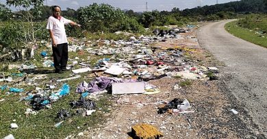 芦骨7里村变非法垃圾场 家俱 工业废料 随地丢