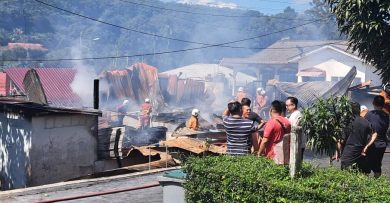 疑陈旧电线短路 村屋被大火烧毁