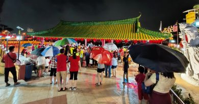 “月圆蜈蚣山，情满芙蓉城”吸引500人 各族细雨中欢庆中秋夜
