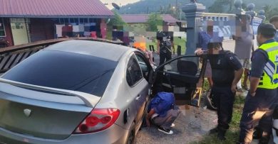 男子疾驶拒警截停 失控撞围墙落网