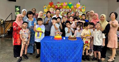 三民华小特殊班生日会 由国中特殊班学长制蛋糕庆祝