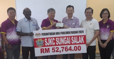 谢琪清移交逾5万拨款 助双小提升学校设备