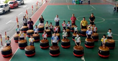 首批14队员 振小设二十四节令鼓队