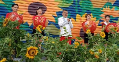“开心爷爷”家乡拍新年歌MV 为推广芙蓉旅游景点献力